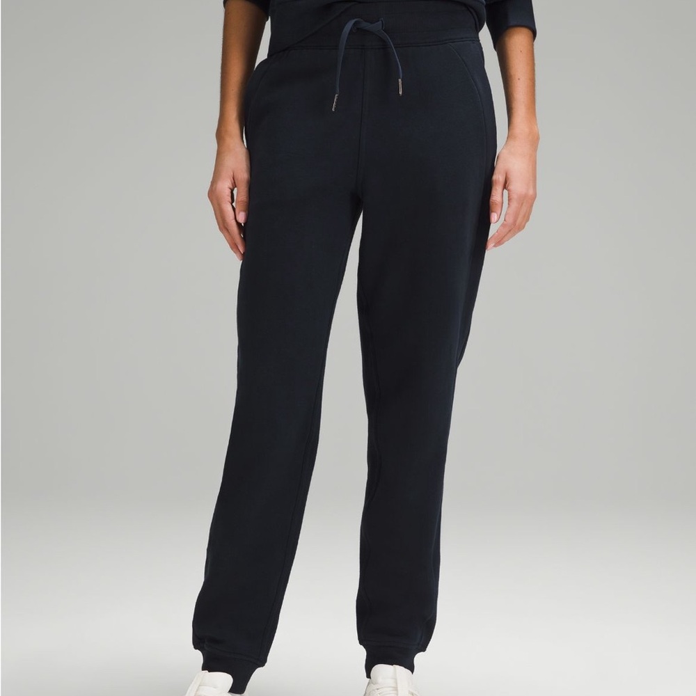 Lululemon High Rise Scuba Jogger 7/8 Length Black